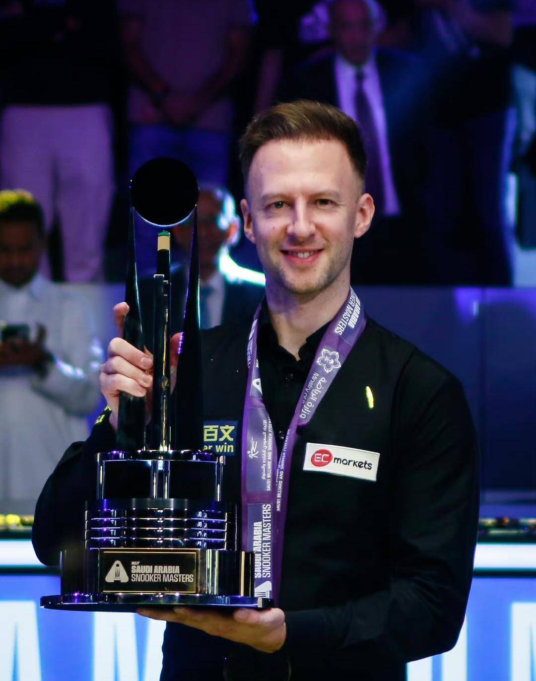 他用实际行 他用实际行